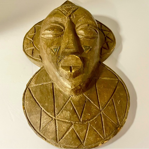 Vintage African Carved Wooden Face Mask Handcrafted in Ghana Tribal Art - Picture 2 of 11